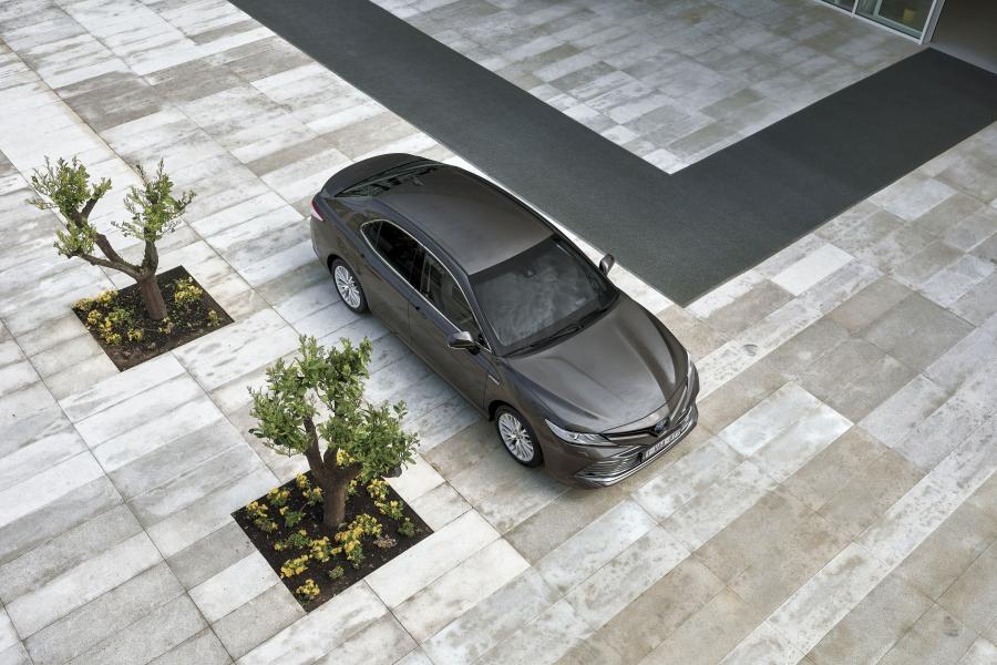  Toyota Camry Hybrid 2019 года  (EU) (фото 33 из 45)